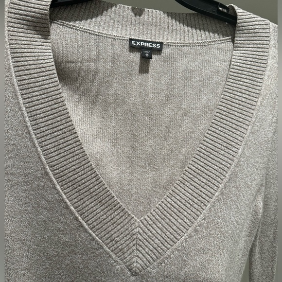 Express V-Neck Cream Sweater - Size M - Picture 2 of 4